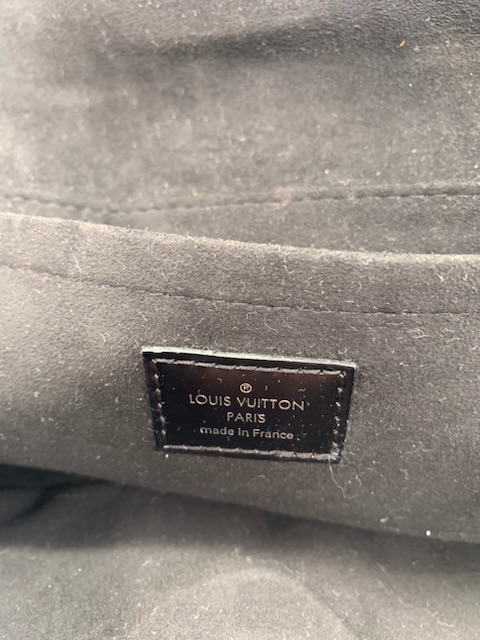 Bolso 24 horas Louis Vuitton en cuero negro, RvceShops Revival