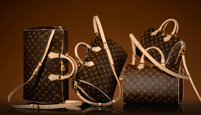 Este bolso de Louis Vuitton se ha hecho súper famoso porque cabe TODO, es  precioso y pega con TODO